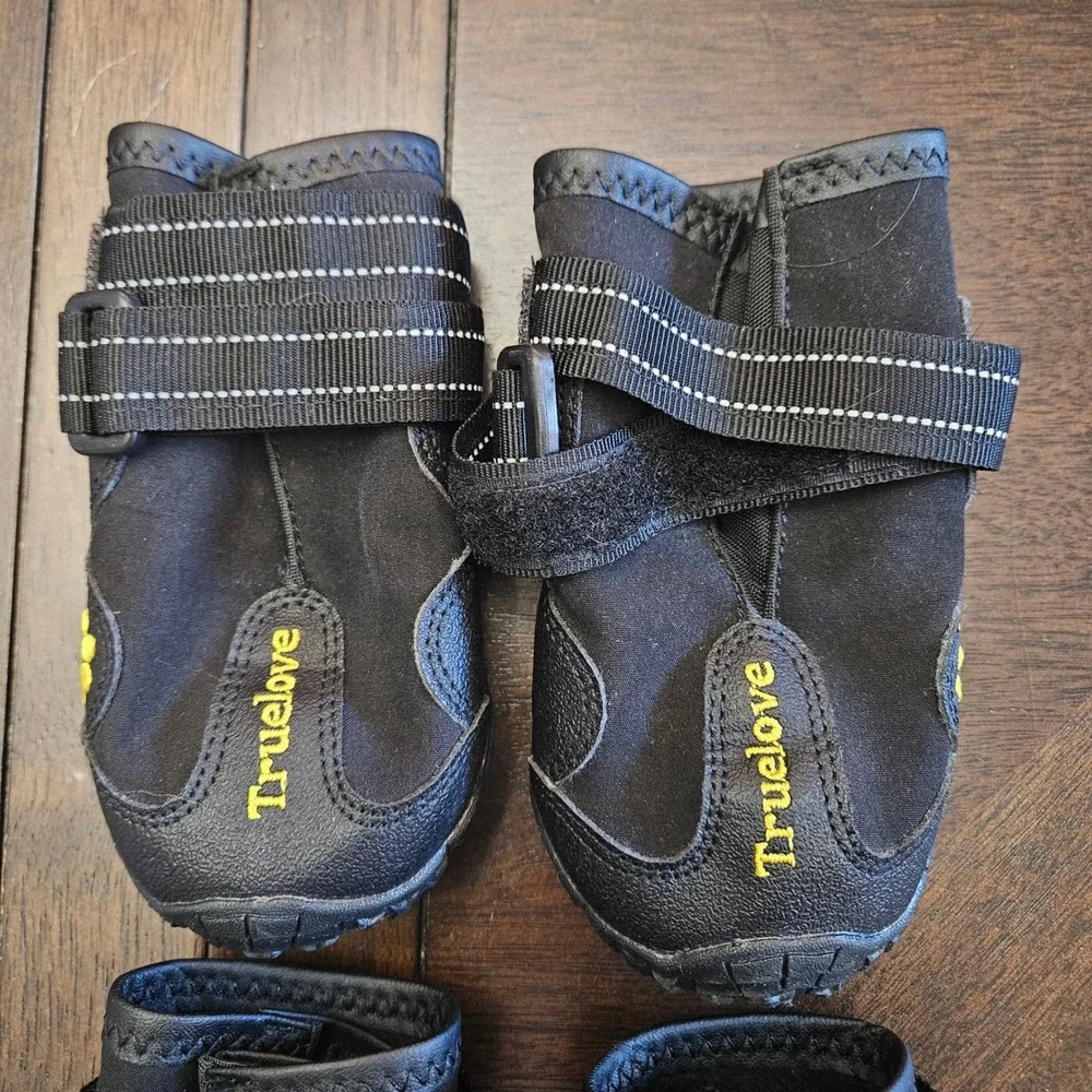 Truelove Black Dog Boots Set of 4 Size 6 Reflective Straps Rugged Paw Protectors